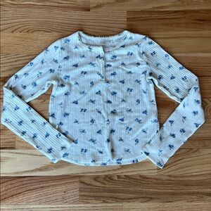 Abercrombie Kids White and Blue Floral Henley top 13/14